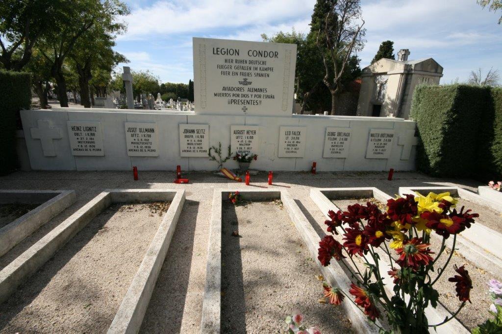 El Gobierno alemán retira la placa en recuerdo a la Legión Cóndor de su panteón del cementerio de la Almudena